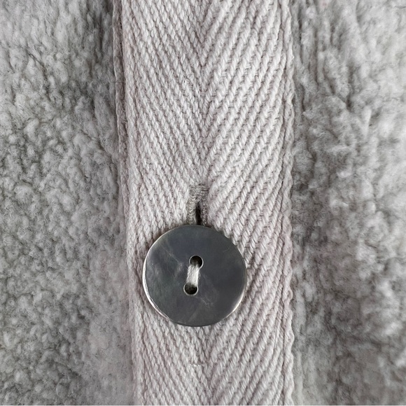 SOFT SURROUNDINGS MENS CREAM FLEECE Abalone buttons pullover. Size Medium - Picture 9 of 9